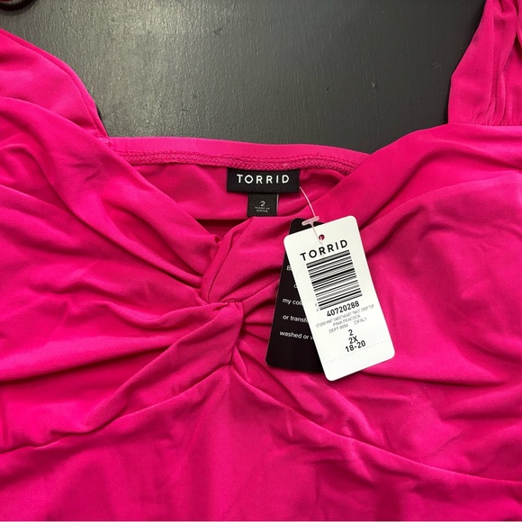 New Woman’s Plus size Pink Torrid long tight top with side ruching size 2X - Picture 4 of 8